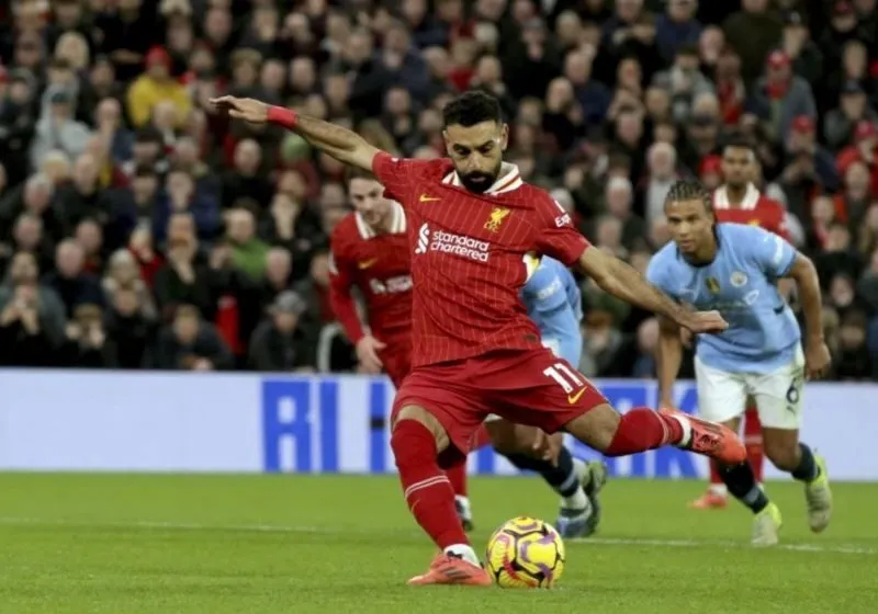 Fernandes và Salah cạnh cầu thủ hay nhất năm 