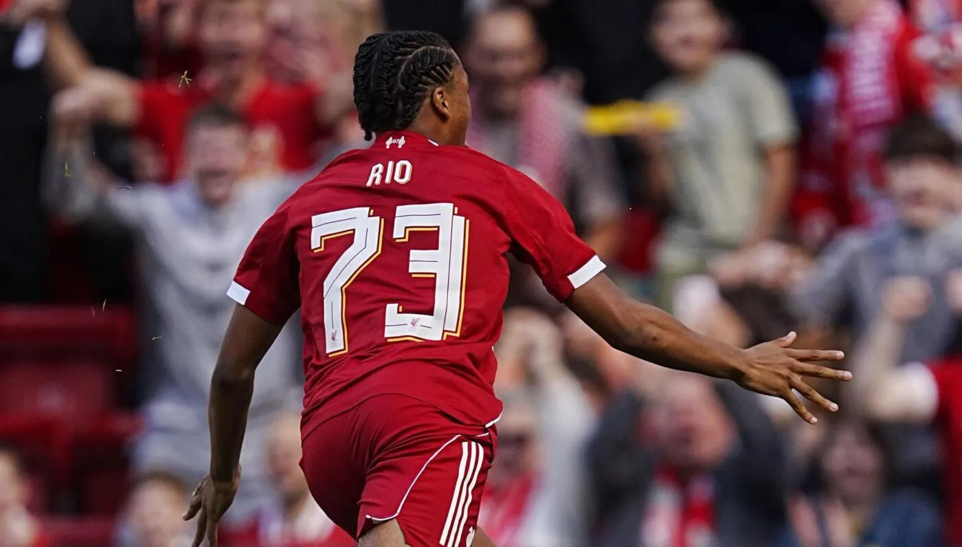 Mức lương khó tin của thần đồng Liverpool Rio Ngumoha