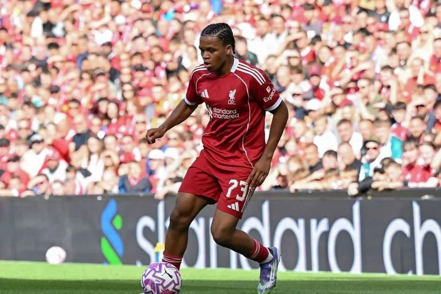 Mức lương khó tin của thần đồng Liverpool Rio Ngumoha